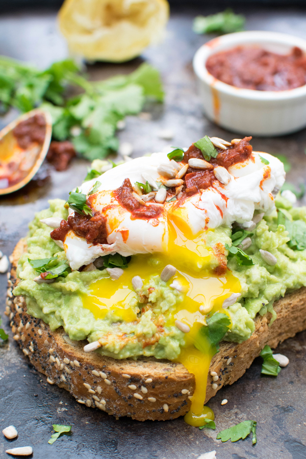 Breakfast for Dinner Ideas - Smashed Avocado Toast with Poached Egg and Harissa via The Flexiterian | https://www.roseclearfield.com