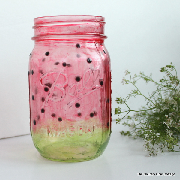 Summer Mason Jar Decor - Watermelon Mason Jar via The Country Chic Cottage | https://www.roseclearfield.com