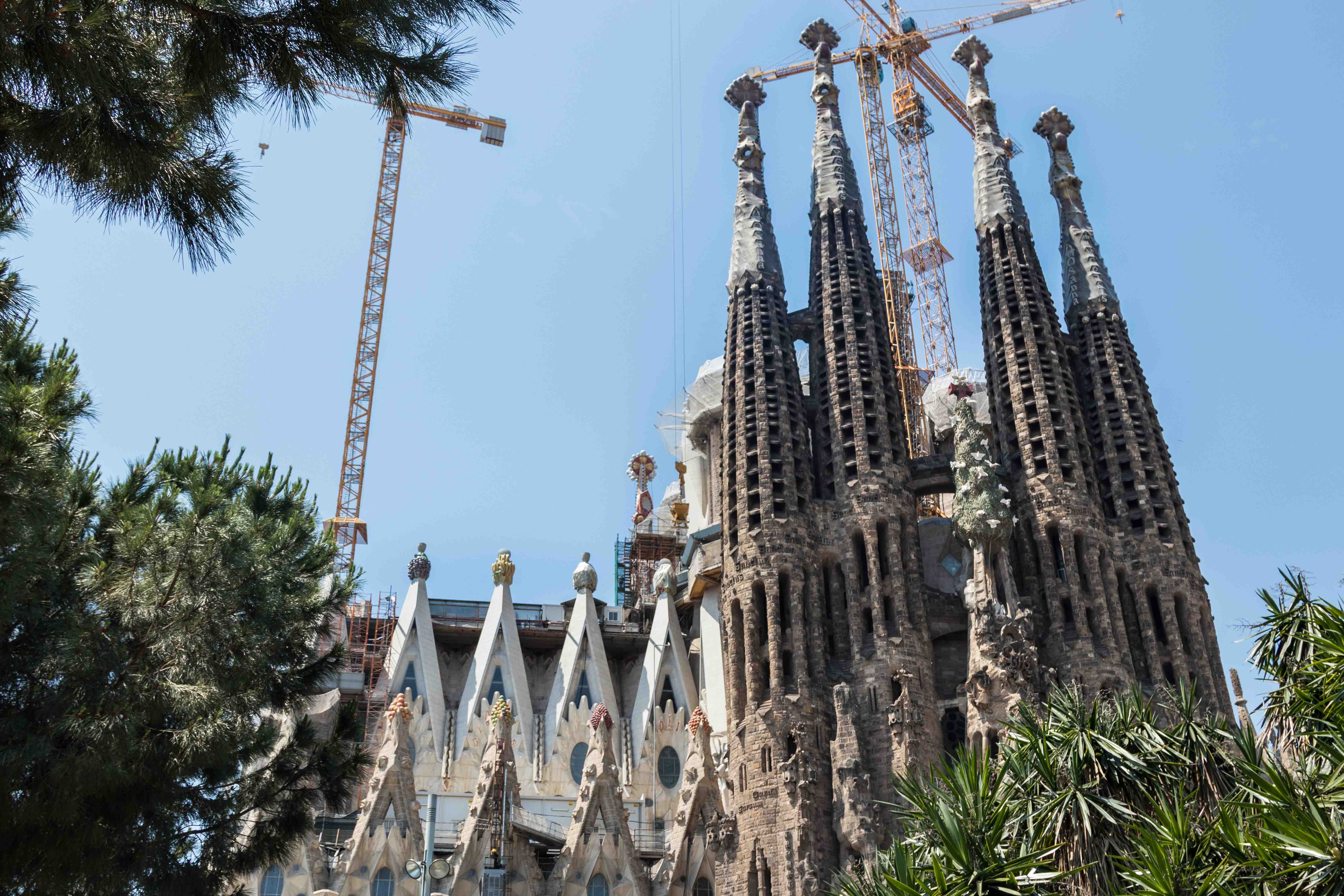 Barcelona Sagrada Familia Exterior | https://www.roseclearfield.com