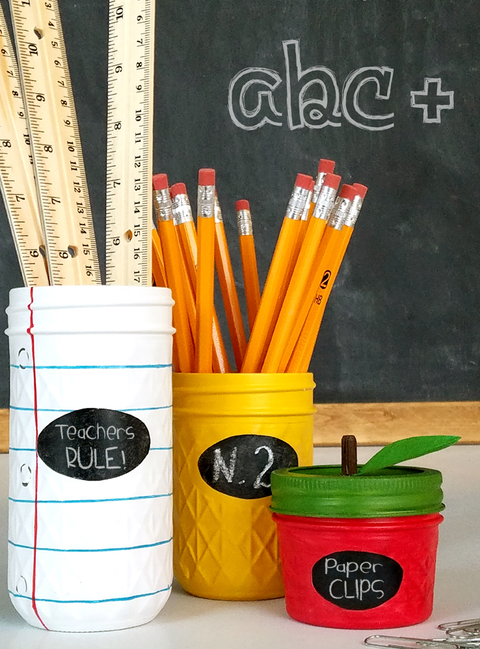 DIY Back to School Mason Jar Teacher Gifts - Notebook Pencil Apple Mason Jar Set via Lil Luna | https://www.roseclearfield.com