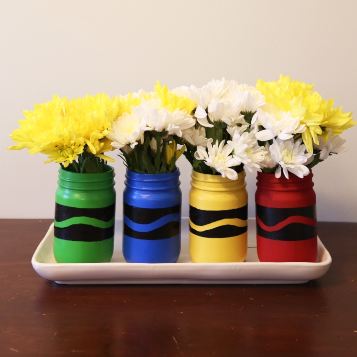 DIY Back to School Mason Jar Teacher Gifts - Painted Crayon Mason Jars via Weekend Craft | https://www.roseclearfield.com