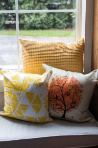 $10 and Under Fall Throw Pillows on Amazon | https://www.roseclearfield.com