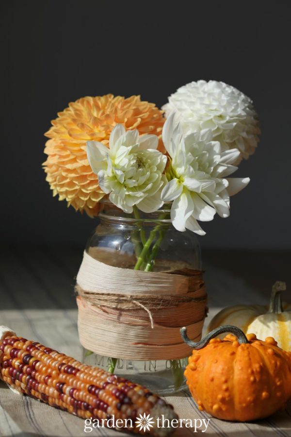 DIY Fall Mason Jar Decor - Corn Husk Wrapped Mason Jar Vase via Garden Therapy | https://www.roseclearfield.com