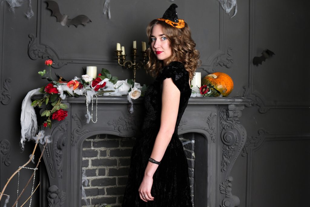 20 Creative Fall Photography Ideas - Halloween Portrait by Jenny K. via Pexels