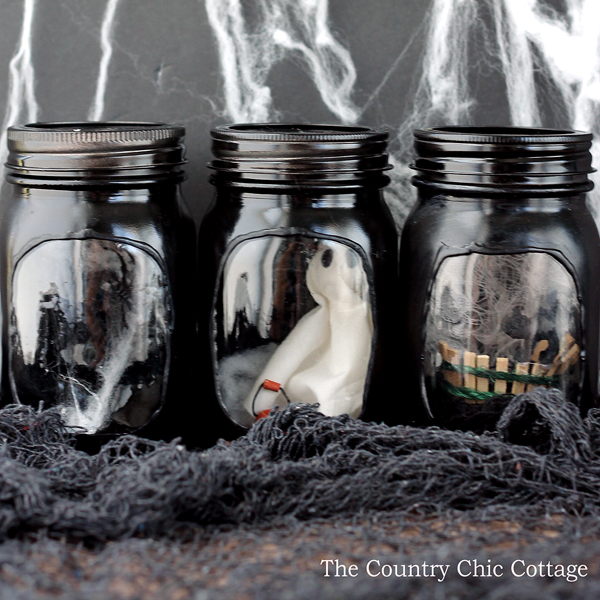 DIY Halloween Mason Jar Decor - Haunted House Halloween Mason Jars via The Country Chic Cottage | https://www.roseclearfield.com