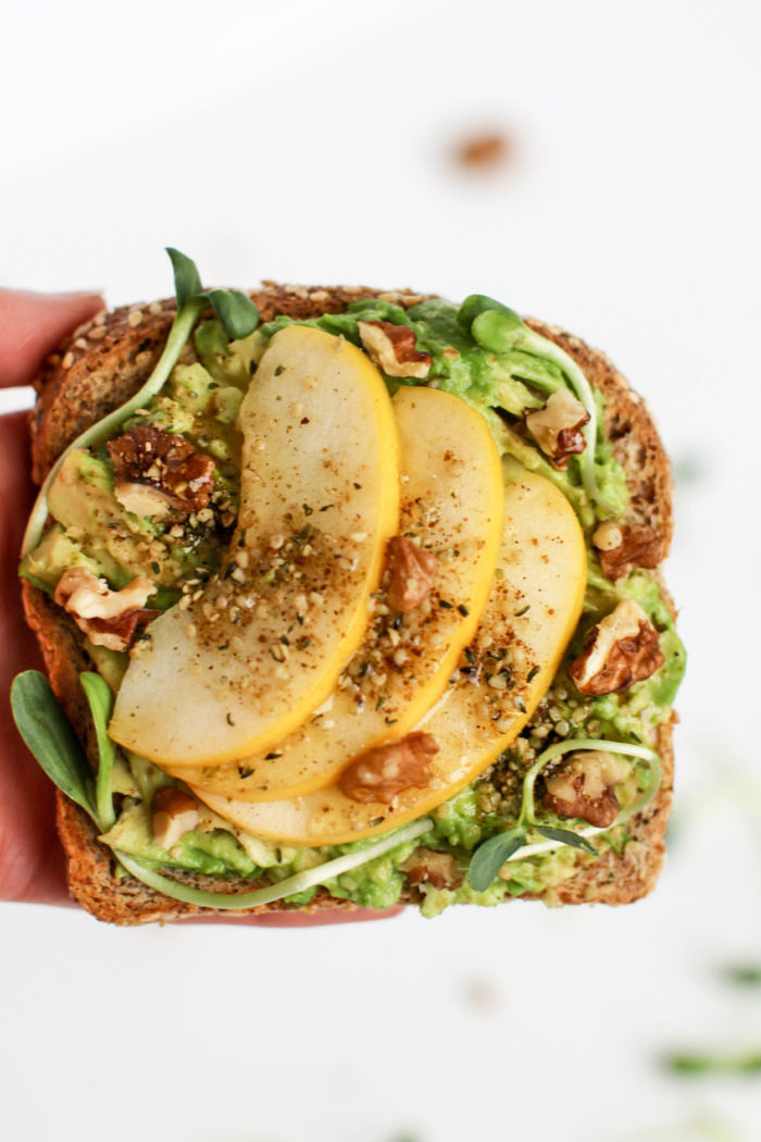 Fall and Winter Avocado Toast Recipes - Maple Walnut Avocado Toast with Apple via Peaceful Dumpling | https://www.roseclearfield.com