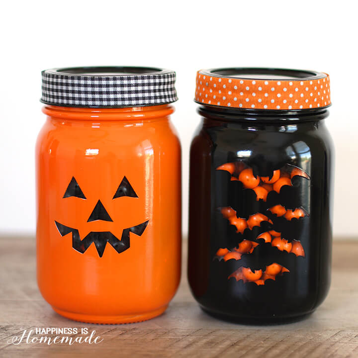 DIY Halloween Mason Jar Decor - Stenciled Halloween Mason Jars via Happiness is Homemade | https://www.roseclearfield.com