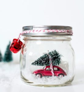 DIY Christmas Mason Jar Decor - Mason Jar Tree on Car Snow Globes via Mason Jar Crafts Love | https://www.roseclearfield.com