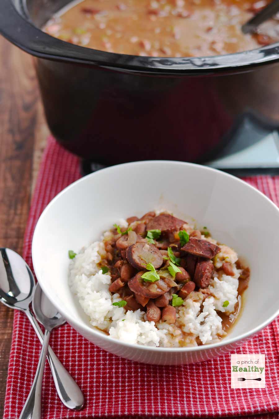 30 Days of Healthy Slow Cooker Dinner Recipes - Red Beans and Rice in the Slow Cooker via A Pinch of Healthy | https://www.roseclearfield.com