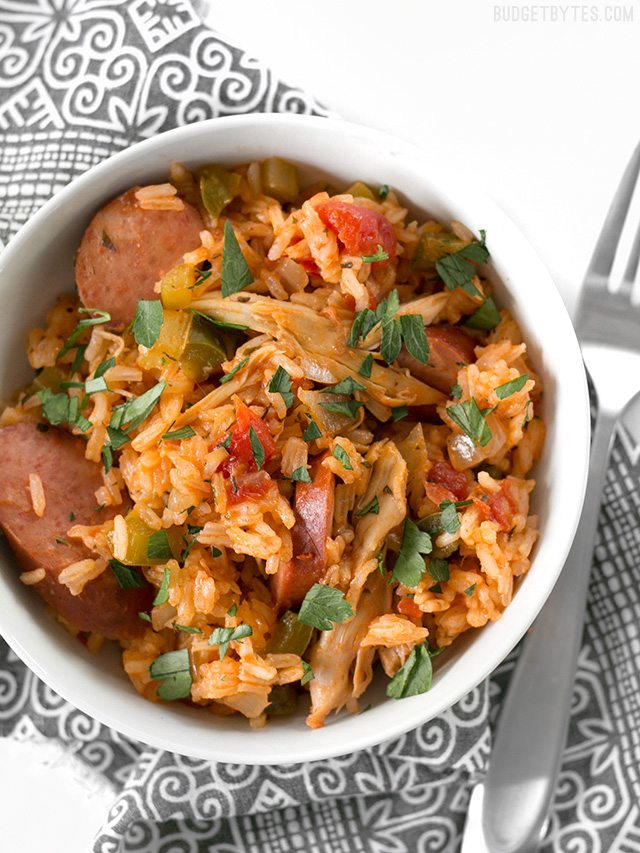 30 Days of Healthy Slow Cooker Dinner Recipes - Slow Cooker Jambalaya via Budget Bytes | https://www.roseclearfield.com