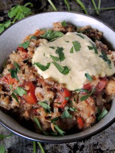 30 Days of Healthy Slow Cooker Dinner Recipes - Slow Cooker Tandoori Chicken Quinoa via Bobbi's Kozy Kitchen | https://www.roseclearfield.com