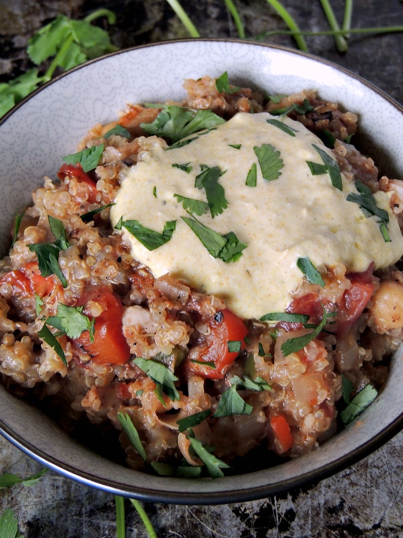 30 Days of Healthy Slow Cooker Dinner Recipes - Slow Cooker Tandoori Chicken Quinoa via Bobbi's Kozy Kitchen | https://www.roseclearfield.com