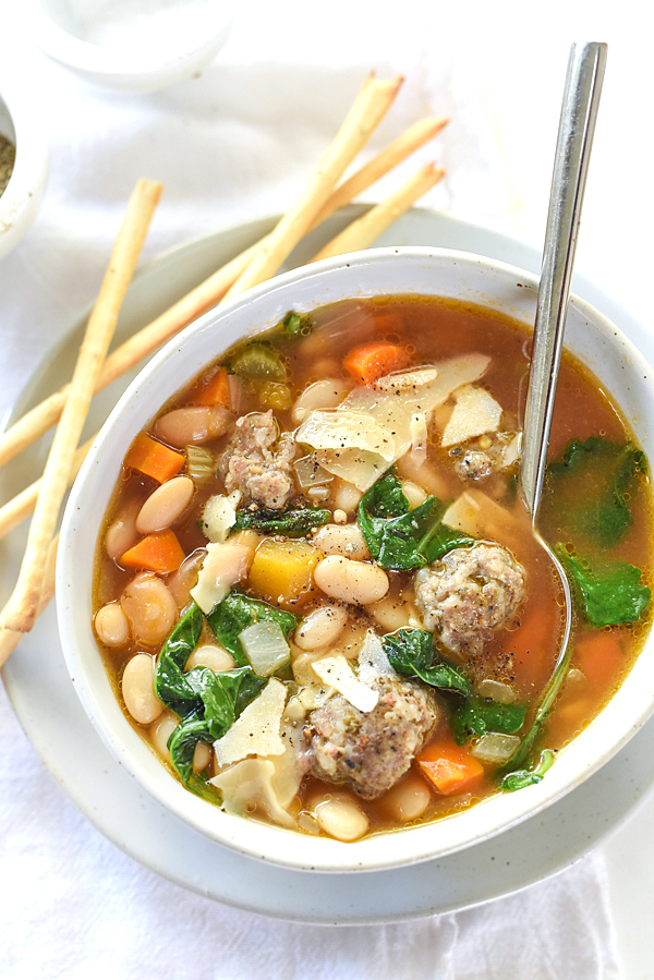 30 Days of Healthy Slow Cooker Dinner Recipes - Slow Cooker Tuscan White Bean and Sausage Soup via Foodie Crush | http://ww.roseclearfield.com