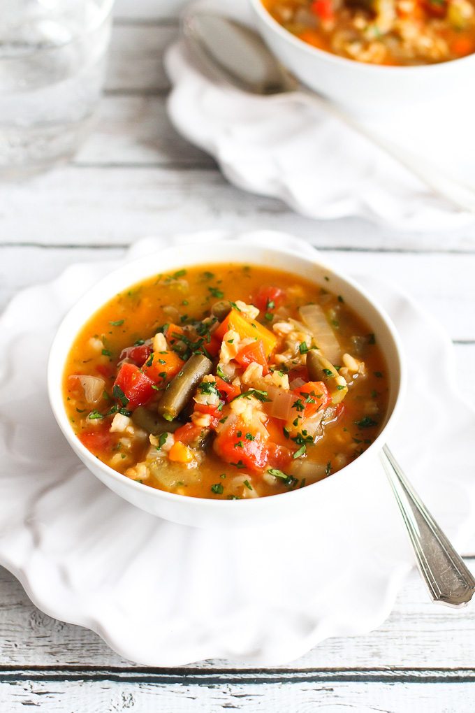 30 Days of Healthy Slow Cooker Dinner Recipes - Slow Cooker Vegetable Barley Soup via Cookin Canuck | https://www.roseclearfield.com