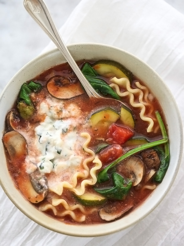 30 Days of Healthy Slow Cooker Dinner Recipes - Slow Cooker Vegetarian Lasagna Soup via Foodie Crush | https://www.roseclearfield.com