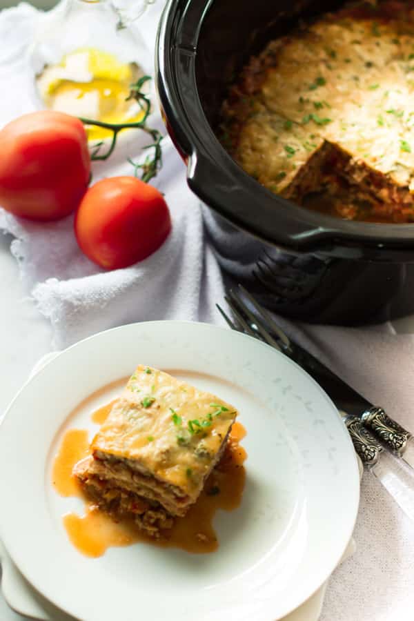 30 Days of Healthy Slow Cooker Dinner Recipes - Slow Cooker Zucchini Lasagna via Prima Vera Kitchen | https://www.roseclearfield.com