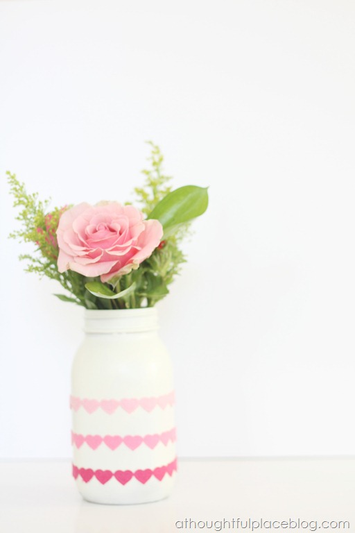 DIY Valentine's Day Mason Jar Decor - Heart Felt Valentine's Day Mason Jar via A Thoughtful Place | https://www.roseclearfield.com