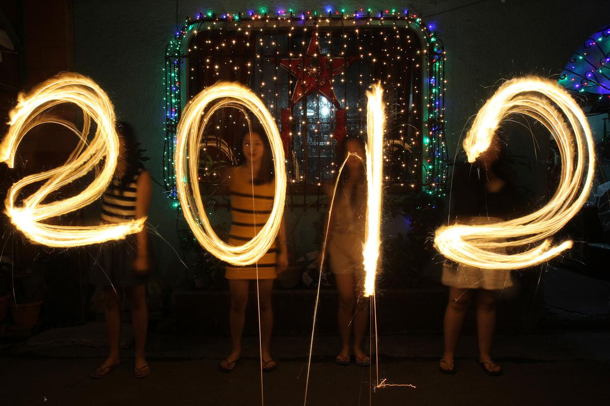 20 Creative Holiday Photo Ideas - Welcome 2012by Reuters Romeo Ranoco via The Atlantic | https://www.roseclearfield.com