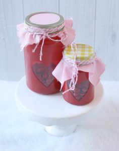 DIY Valentine's Day Mason Jar Decor - DIY Red Heart Valentine's Day Mason Years via Momma Lew | https://www.roseclearfield.com