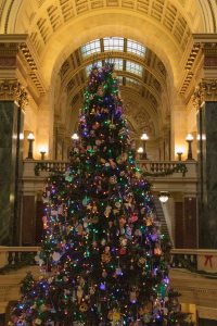 Wisconsin Capitol at Christmas | https://www.roseclearfield.com