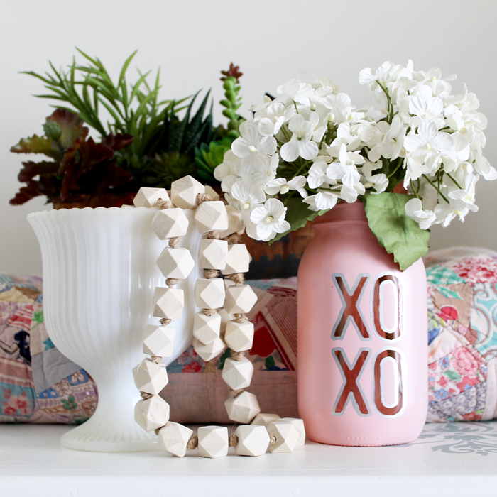 DIY Valentine's Day Mason Jar Decor - XOXO Valentine's Day Mason Jar Centerpiece via The Country Chic Cottage | https://www.roseclearfield.com