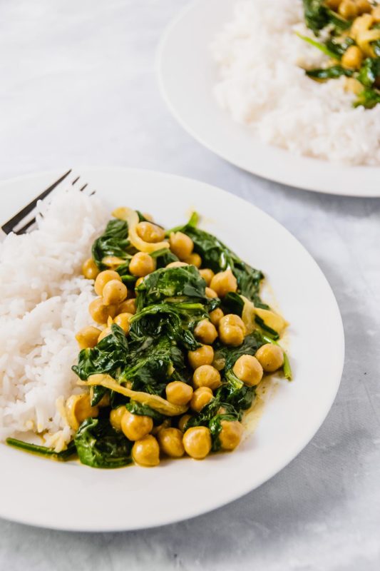 30 Healthy Dinner Recipes for Two - 20-Minute Golden Chickpea Curry with Spinach for Two via The Beader Chef | https://www.roseclearfield.com
