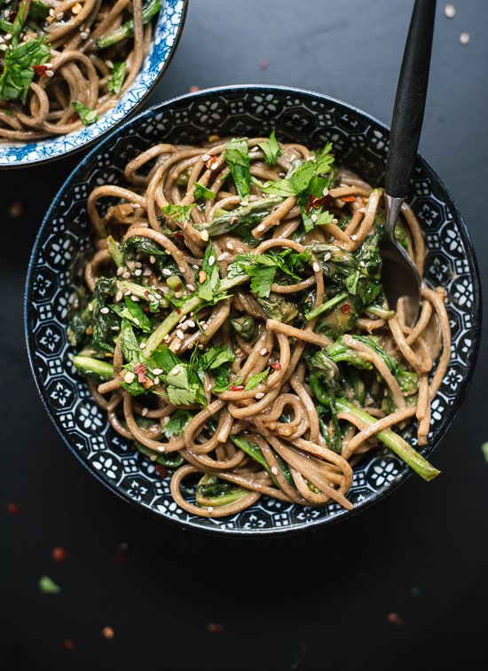 30 Healthy Dinner Recipes for Two - Broccoli Rabe Peanut Soba Noodles via Cookie and Kate | https://www.roseclearfield.com