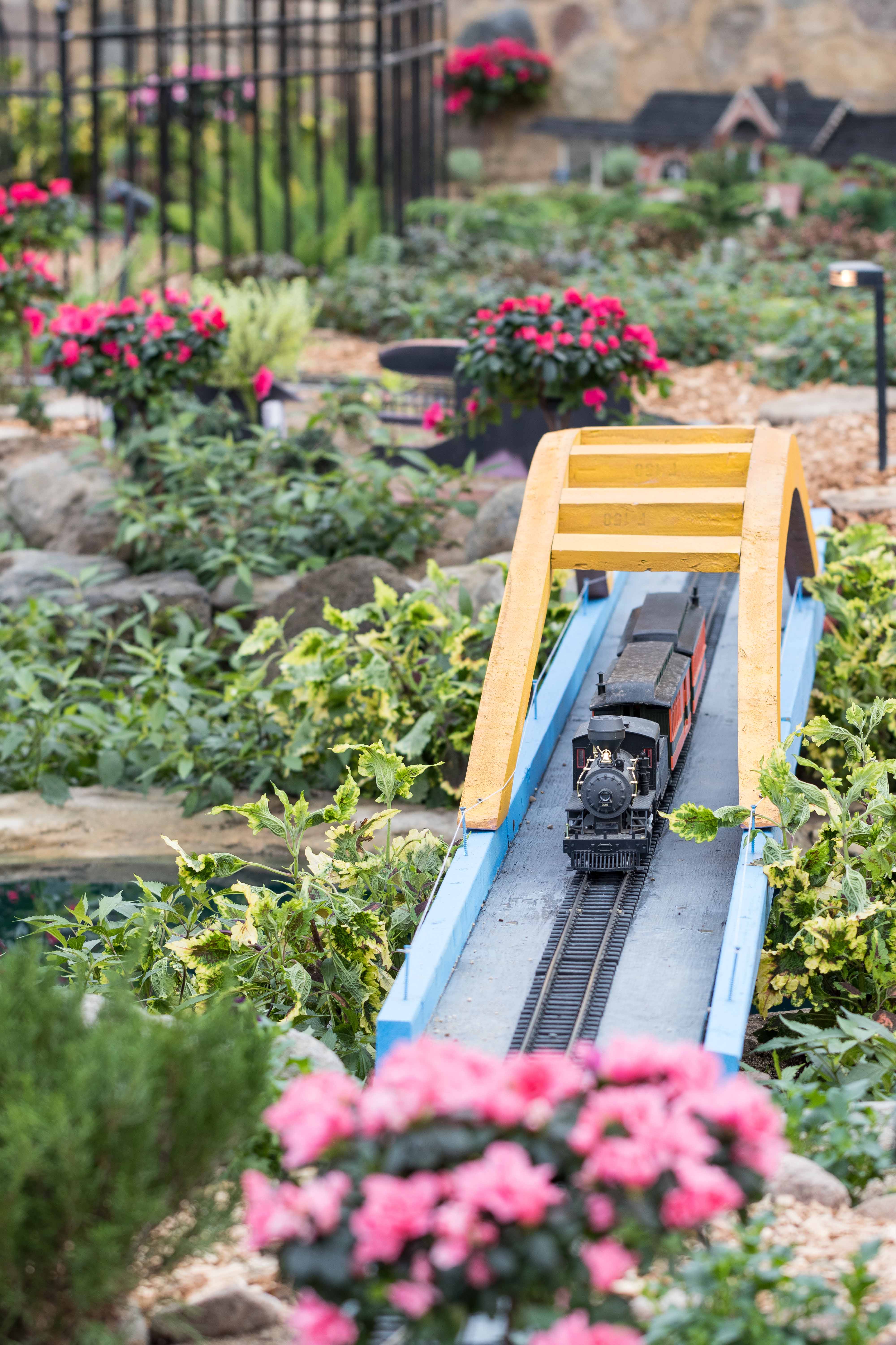 Miniature Milwaukee Garden Train Show at the Domes | https://www.roseclearfield.com