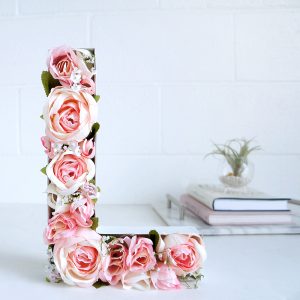 DIY floral monogram letter tutorial via Lulus. Perfect for a baby's nursery! #floraletter #monogramdecor #bloomingmonogram | https://www.roseclearfield.com