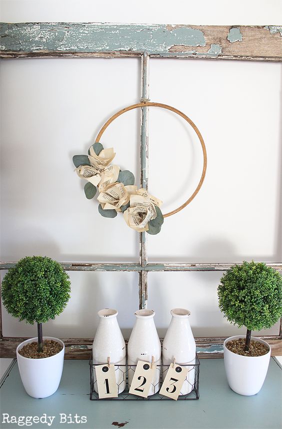 Spring embroidery hoop wreath decor: a farmhouse-style wreath with book page flowers. Perfect for spring decorating! #spring #farmhousestyle #DIYwreath | https://www.roseclearfield.com