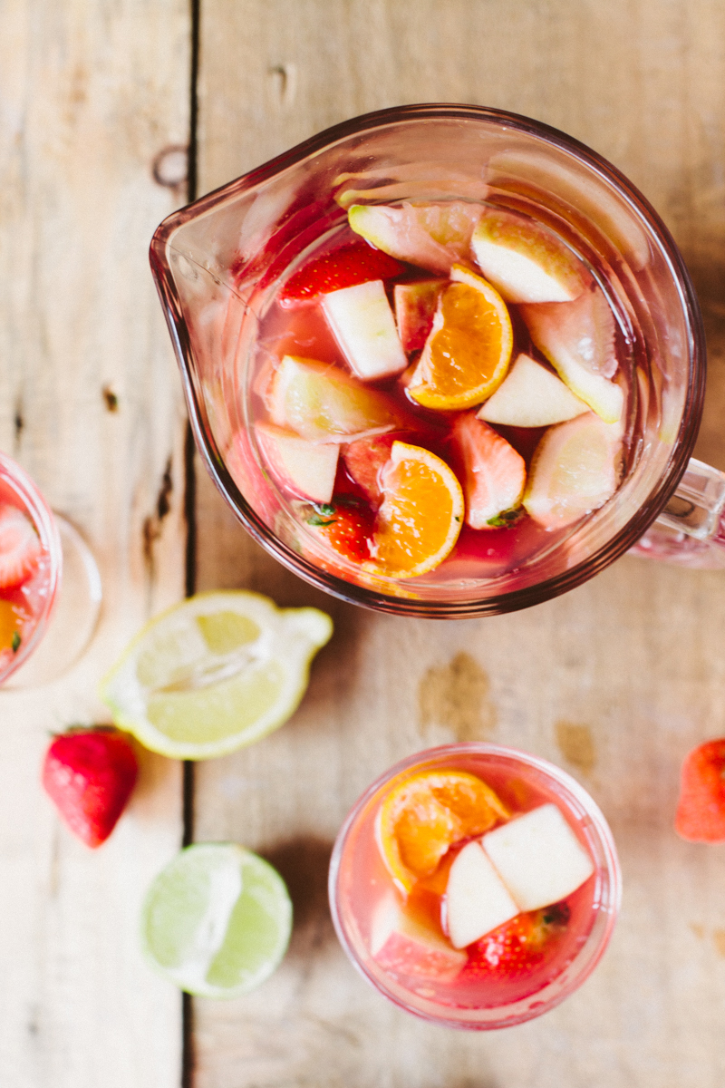 Non-alcoholic drinks for Easter: mock sangria packs a fruity punch without the alcohol, via Wallflower Kitchen. #mocksangria #fruitydrink #nonalcoholic | https://www.roseclearfield.com