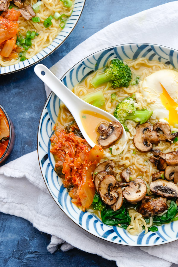 30 Healthy Ramen Noodle Recipes - Mushroom Ramen via Shutterbean | https://www.roseclearfield.com