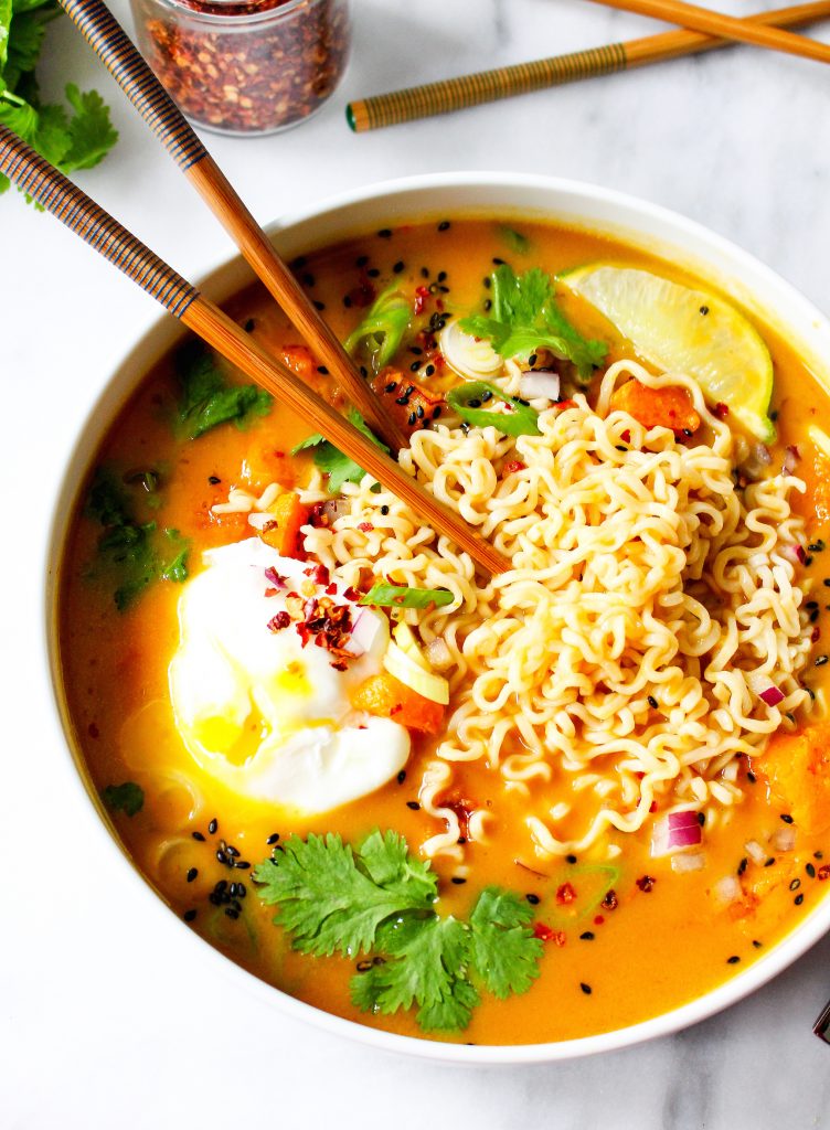 30 Healthy Ramen Noodle Recipes - Pho Spiced Pumpkin Ramen via Yes to Yolks | https://www.roseclearfield.com