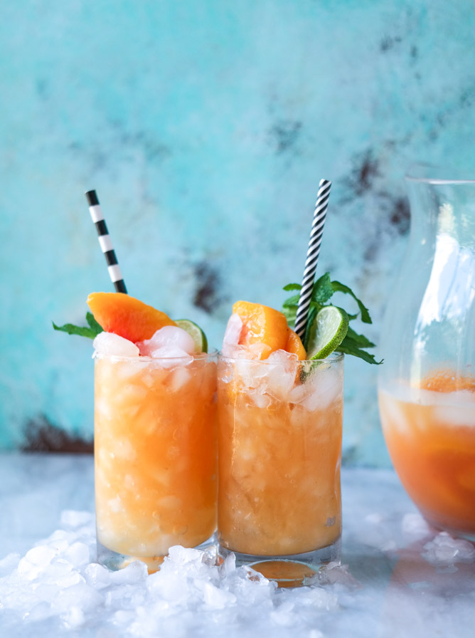 Non-alcoholic drinks for Easter: a delicious agua fresca with pineapple and peach is light and refreshing, via How Sweet Eats. #nonalcoholic #aguafresca #pineapplepeach | https://www.roseclearfield.com