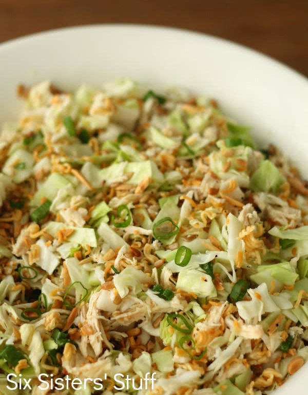 30 Healthy Ramen Noodle Recipes - Ramen Noodle Oriental Chicken Salad Recipe via Six Sisters Stuff | https://www.roseclearfield.com