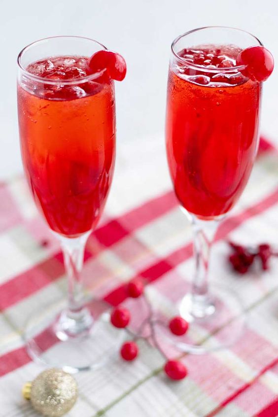 Non-alcoholic drinks for Easter: when choosing beverages for a holiday meal, you can't go wrong with classics like a Shirley temple, via Food Folks and Fun. #shirleytemple #nonalcoholic #Easter | https://www.roseclearfield.com