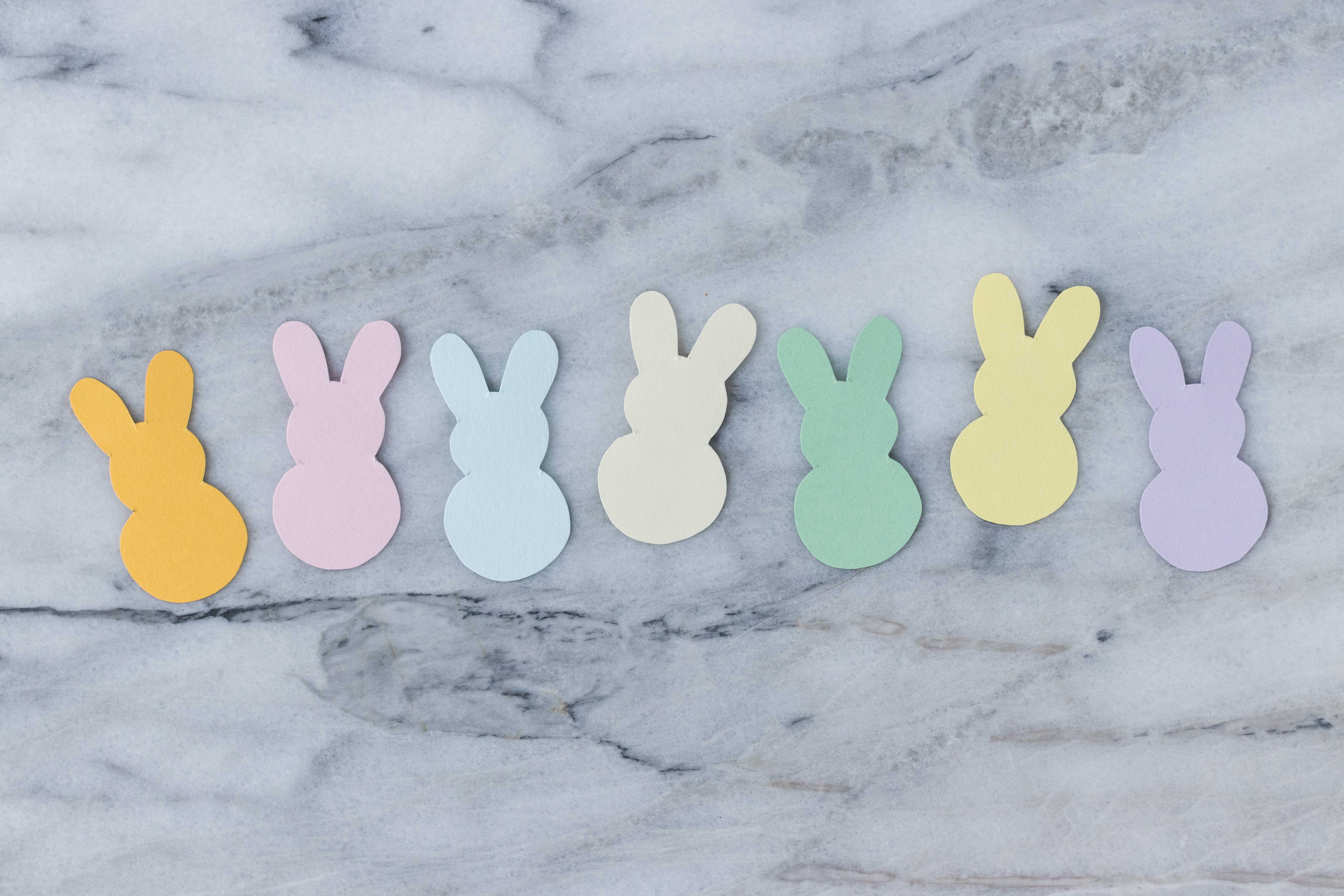 Tiny pastel Easter bunnies for a DIY Easter project! They are perfect for all sorts of Easter decorations. #Easter #DIY #bunnies | https://www.roseclearfield.com