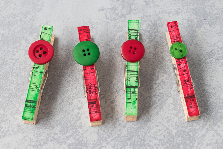 Christmas DIY sheet music clothespin magnets. Simple holiday home decor project! #Christmas #homedecor #clothespins | https://www.roseclearfield.com