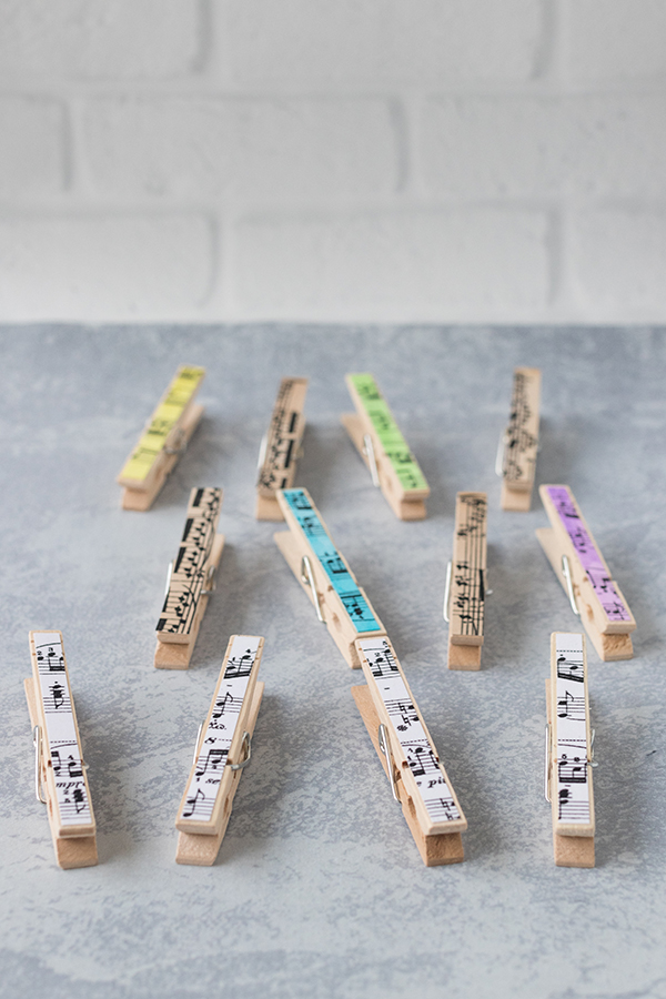 Learn how to make your own sheet music clothespin magnets! A fun whimsical home decor idea that comes together in minutes. #DIY #homedecor #sheetmusic | https://www.roseclearfield.com