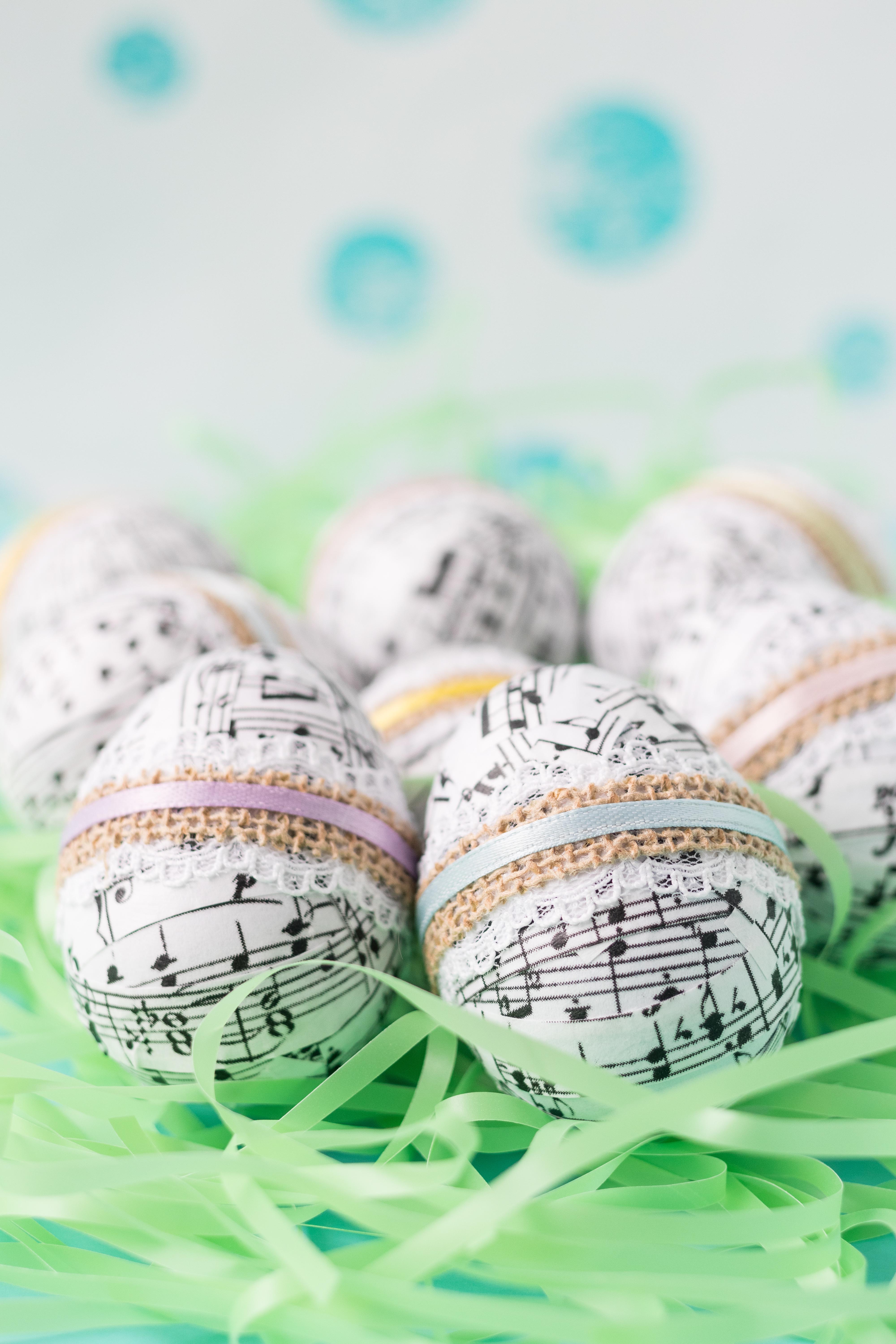 DIY Sheet Music Plastic Easter Eggs | https://www.roseclearfield.com