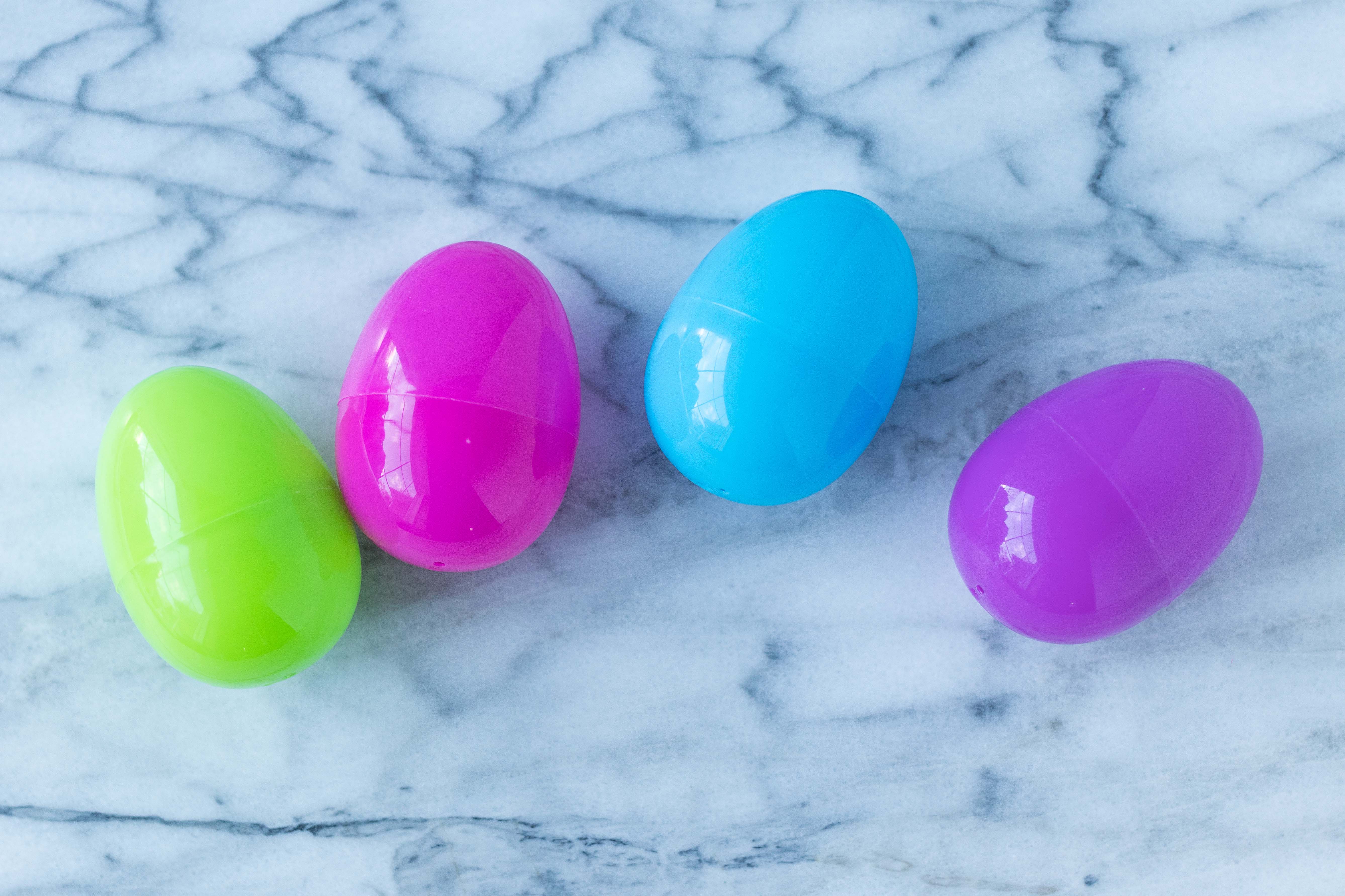 DIY Sheet Music Plastic Easter Eggs | https://www.roseclearfield.com