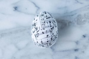 DIY Sheet Music Plastic Easter Eggs | https://www.roseclearfield.com