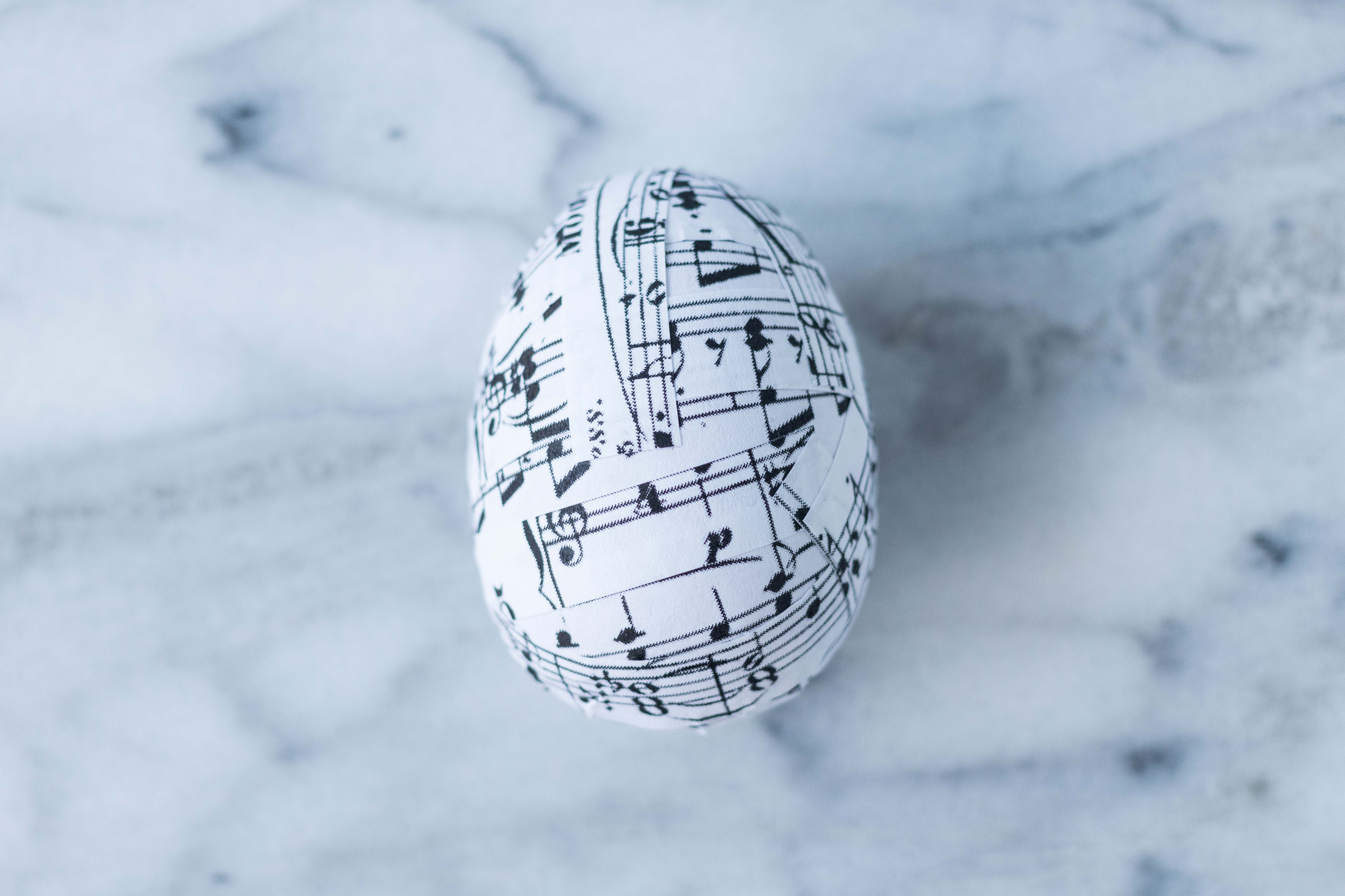 DIY Sheet Music Plastic Easter Eggs | https://www.roseclearfield.com