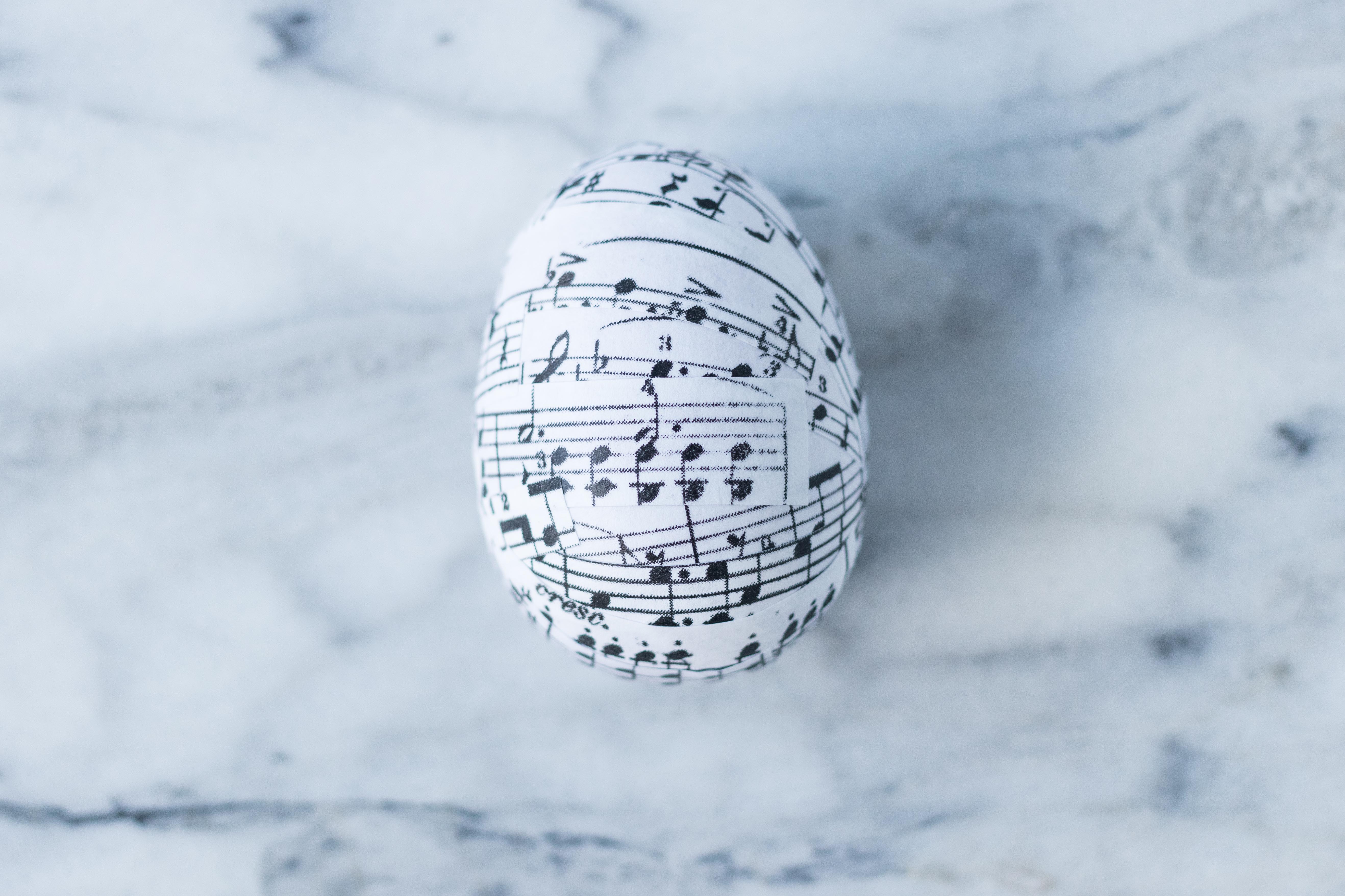 DIY Sheet Music Plastic Easter Eggs | https://www.roseclearfield.com