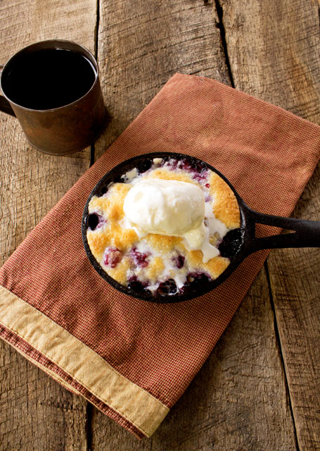 Blackberry cobbler for two. Delicious cobbler perfectly portioned for two! via The Bearfoot Baker #blackberrycobbler #homemadecobbler #dessertfortwo | https://www.roseclearfield.com