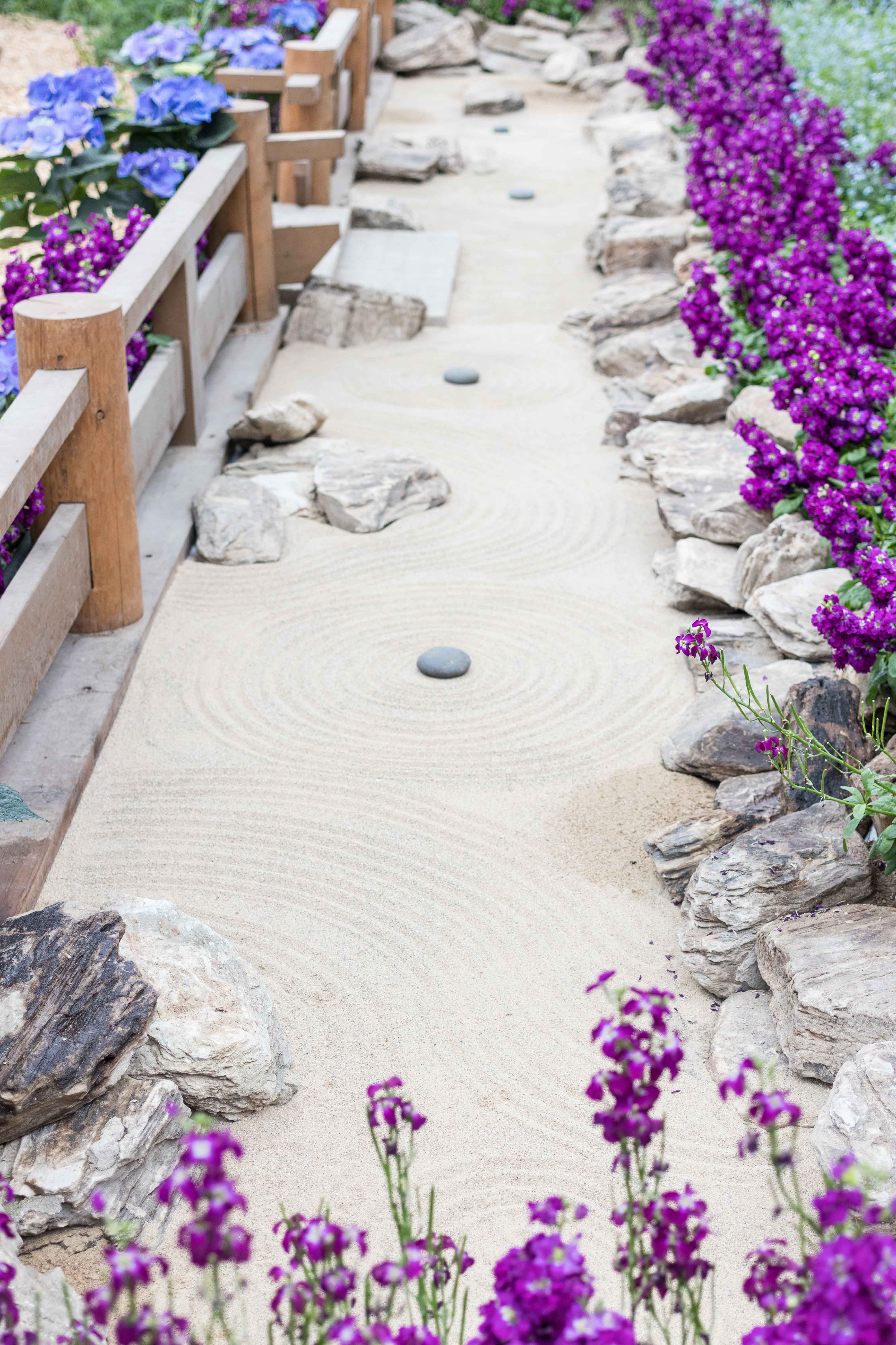 Japanese Zen Garden Spring Floral Show at the Mitchell Park Domes in Milwaukee, WI #Japanesezengarden #floralshow #MitchellParkDomes | https://www.roseclearfield.com