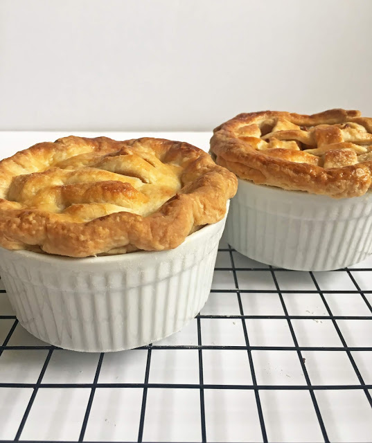 Mini apple pies for two via Batter in the Bowl. Adorable and so tasty! #miniapplepies #dessertfortwo #datenightrecipe | https://www.roseclearfield.com