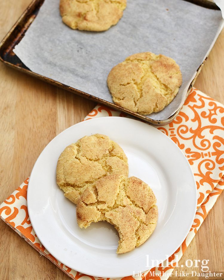 Snickerdoodle cookies for two via Like Mother Like Daughter. Delicious small-batch cookie recipe! #snickerdoodlecookies #smallbatchcookies #dessertfortwo | https://www.roseclearfield.com