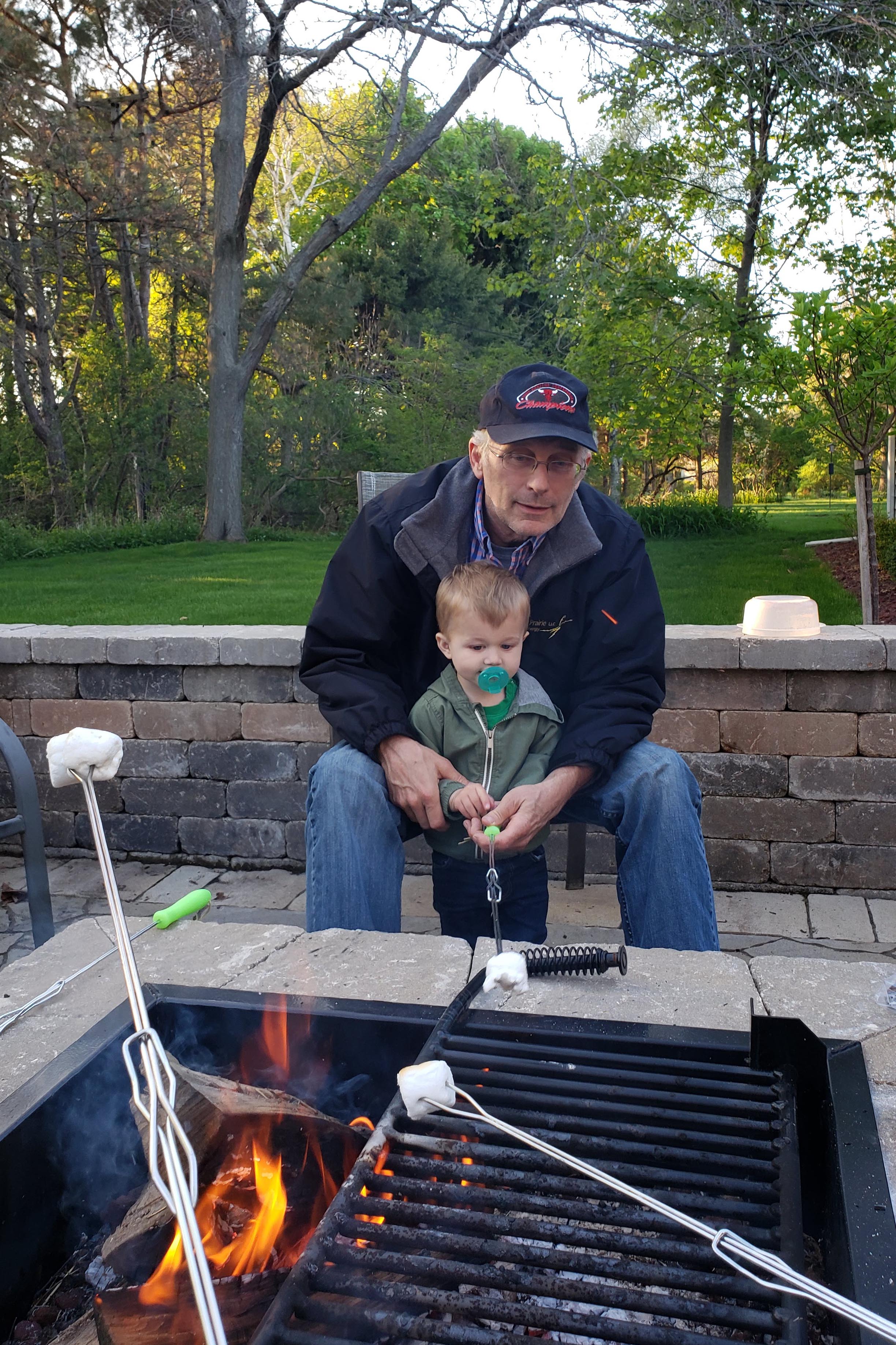 Memorial Day Weekend 2019 #MemorialDay #family #smores | https://www.roseclearfield.com