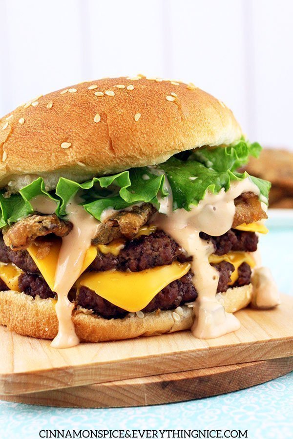 Fried pickle double cheeseburgers with Big Mac sauce via Cinnamon Spice and Everything Nice. Better than fast food! #doublecheeseburger #BigMacsauce #grilling | https://www.roseclearfield.com